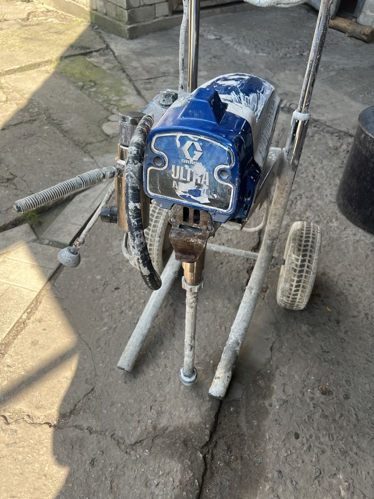 Безвоздушный окрасочный аппарат Graco Ultra 490 (2.6 л) на тележке!