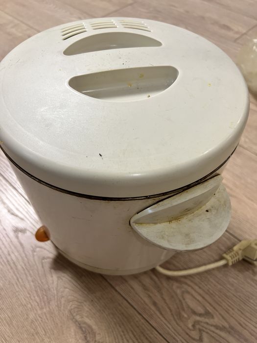 Продам фритюрницю Philips