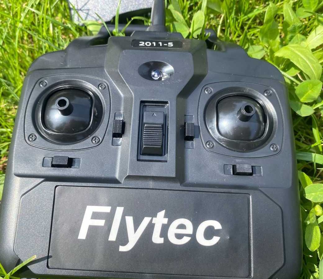 кораблик для рибалки flytec модель цього року