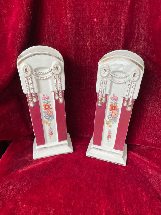 Przedwojenny porcelanowy zegar kominkowy z dostawkami