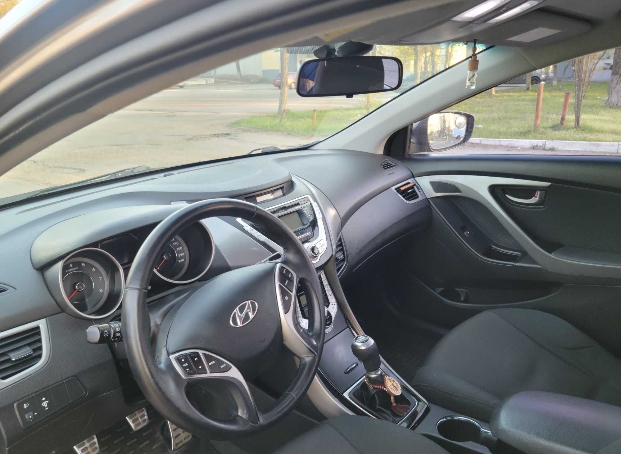 Hyundai Elantra 2012