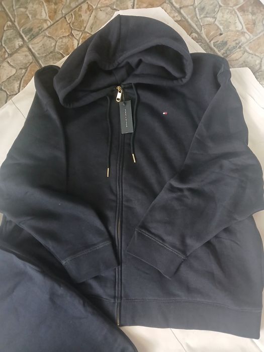 Продам женский костюм Tommy Hilfiger оригинал