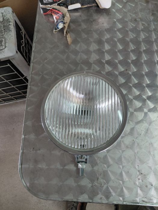 Farol com aro cromado