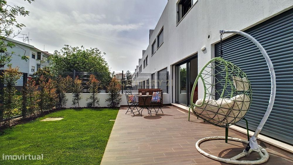 Moradia T3+Cave com design contemporâneo e localização privilegiada, l