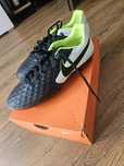 Buty piłkarskie  Nike Tiempo Legend 8 Academy FG/MG