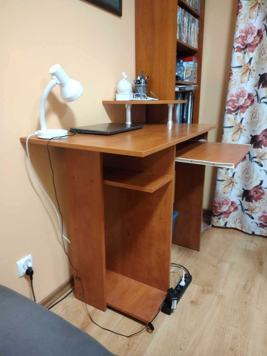 Biurko/ stolik pod komputer  dla wysokiej osoby
