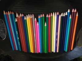 Lápis de cor tamanhos e cores variadas