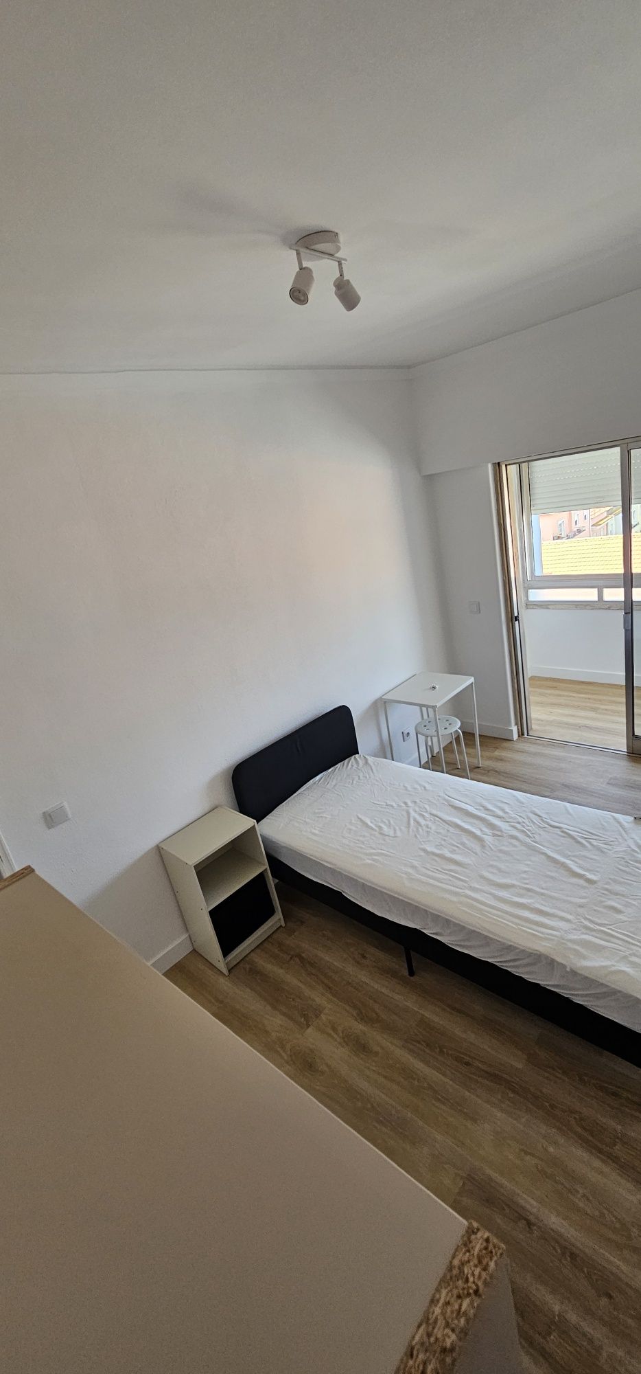 Alugo Quarto Solteiro ou Casal ou Amigos