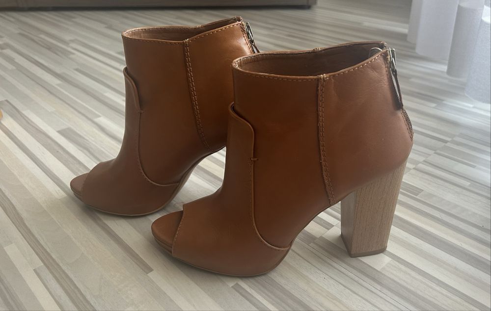 Letnie botki Zara z odkrytym palcem