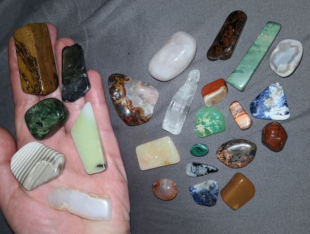 Kolekcja kamienie minerały naturalne zestaw jaspis sodalit chryzopraz