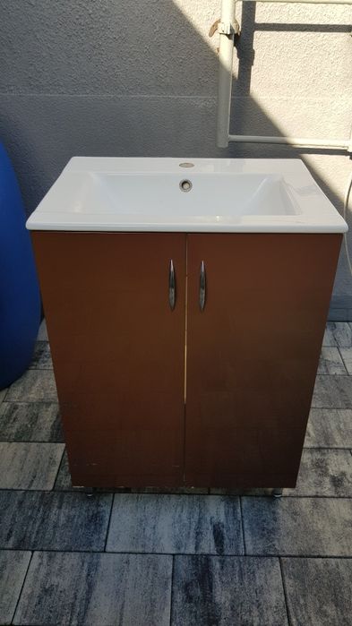 Umywalka z szafką