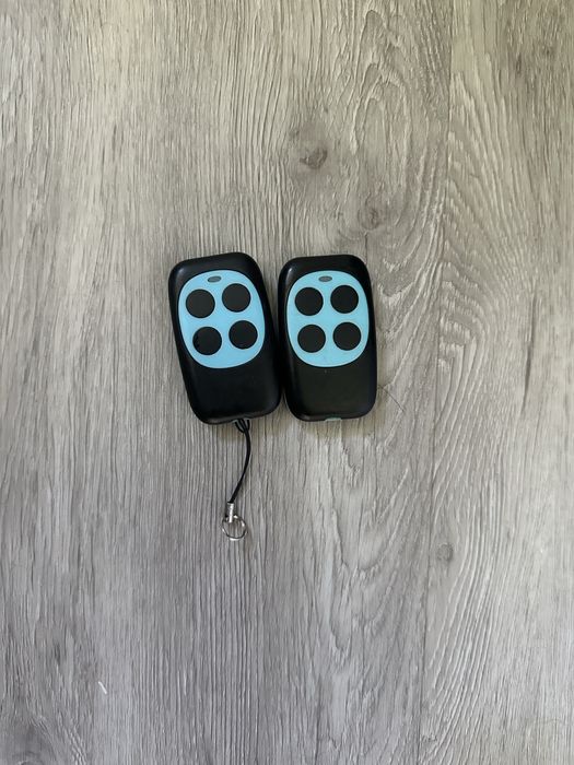 Пульти для воріт та ролетів,різні,розпродаж по 100 грн/шт
