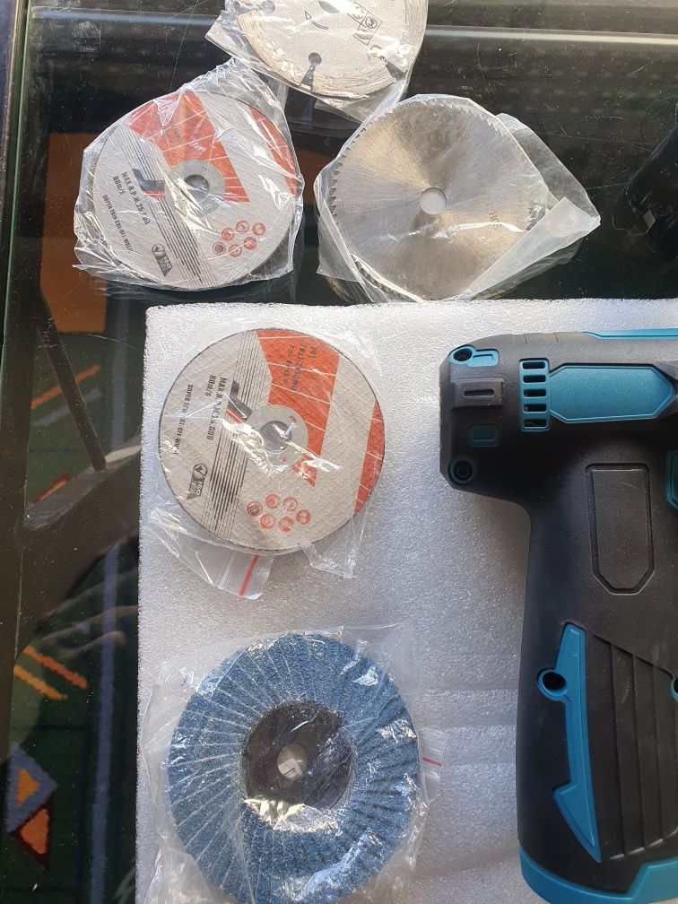 rebarbadora e aparafusadora com acessorios de corte