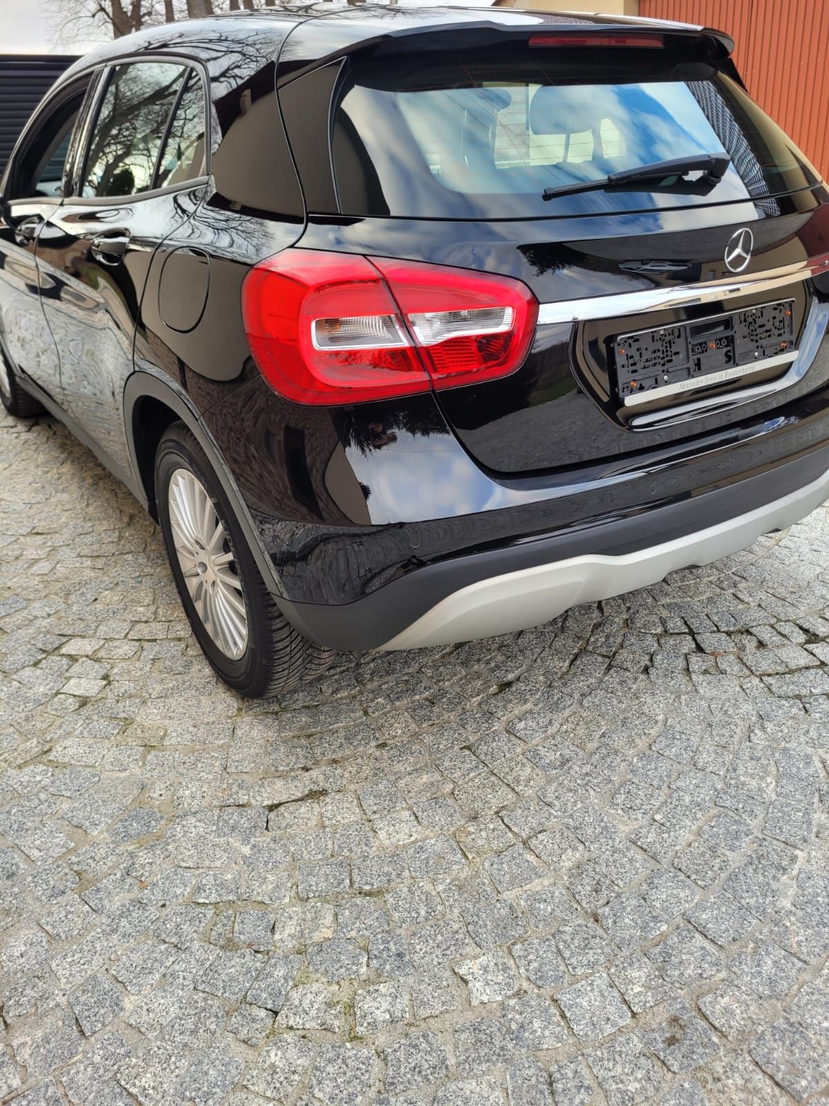 Mercedes - Benz  GLA 180 d