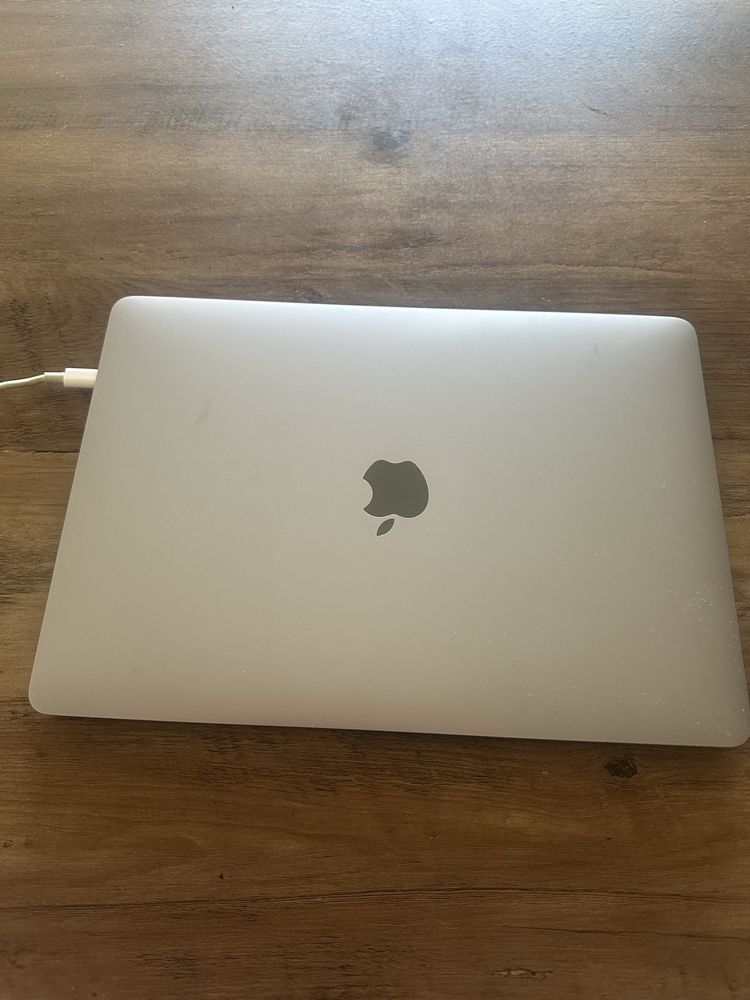 Macbook Pro 13 Touchbar i5/8gb/128gb