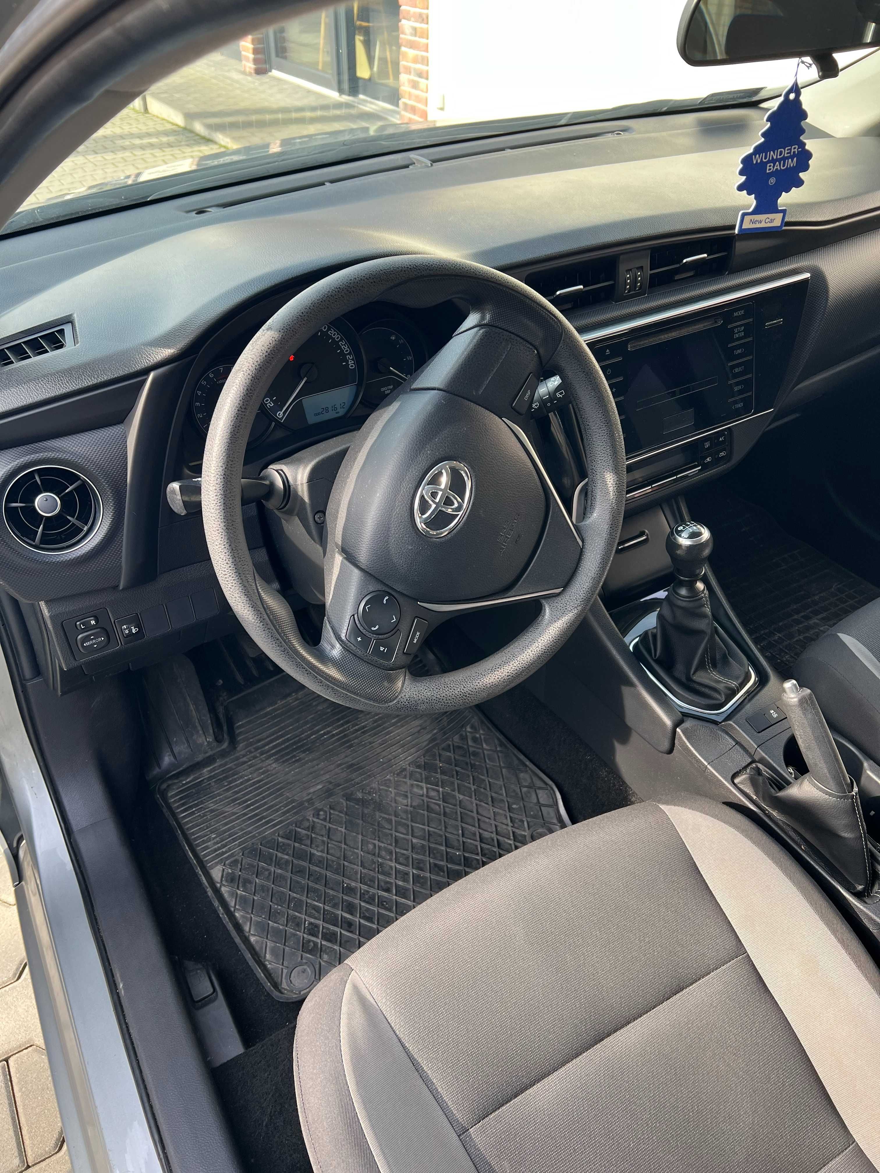 Toyota Auris 2018, silnik 1.3, salon Polska