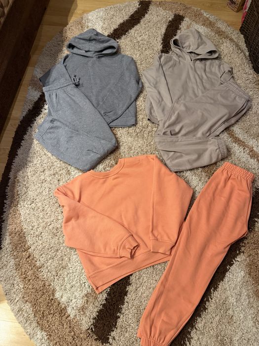 Костюми жіночі 42-44 р,розмір с,