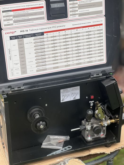 Зварювальний напівавтомат Dnipro M MG-16