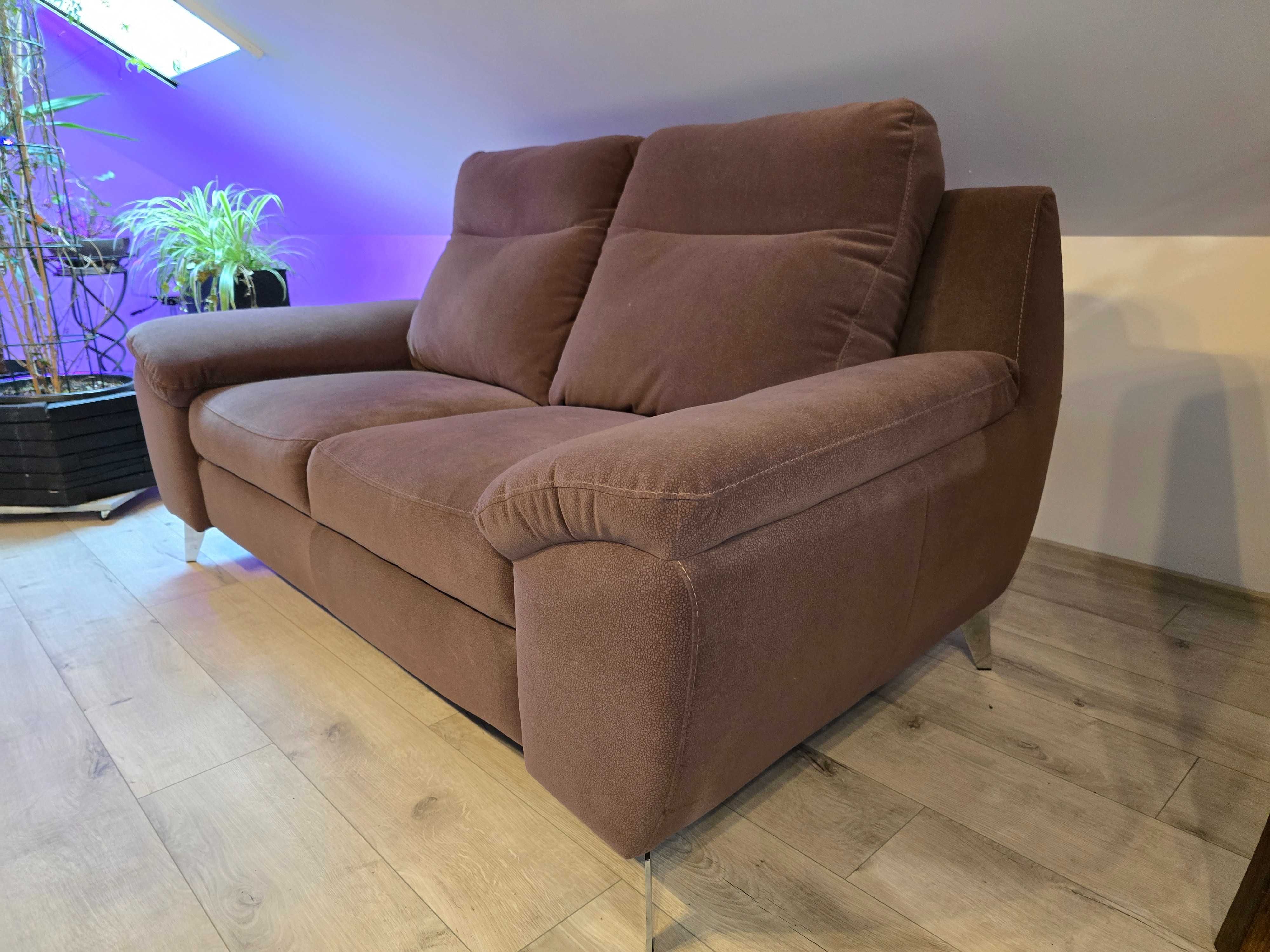 Świetna sofa 2-osobowa