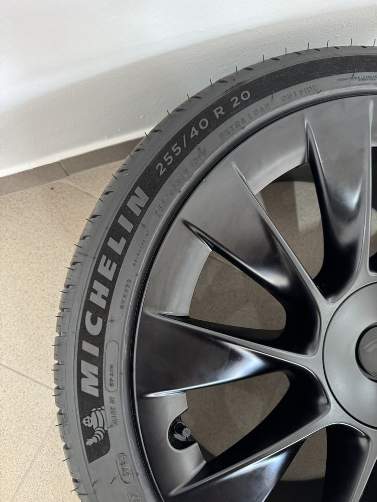 Nowe Koła Tesla 20x9,5 ET45
