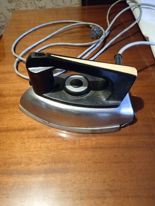 Продам утюг советский