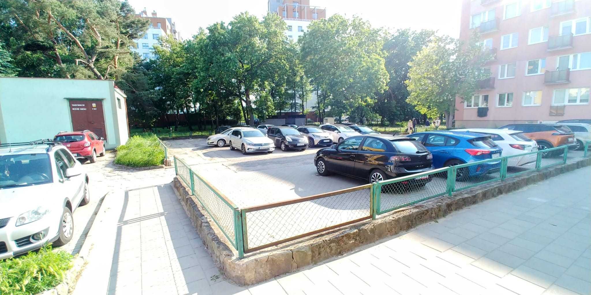 TANIO-Kawalerka-dostępne_05-09.08-bardzo-blisko-plaży-BALKON-PARKING