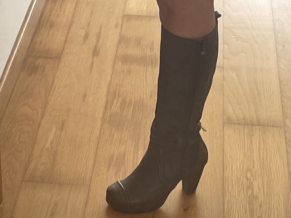 Botas de cano alto em couro