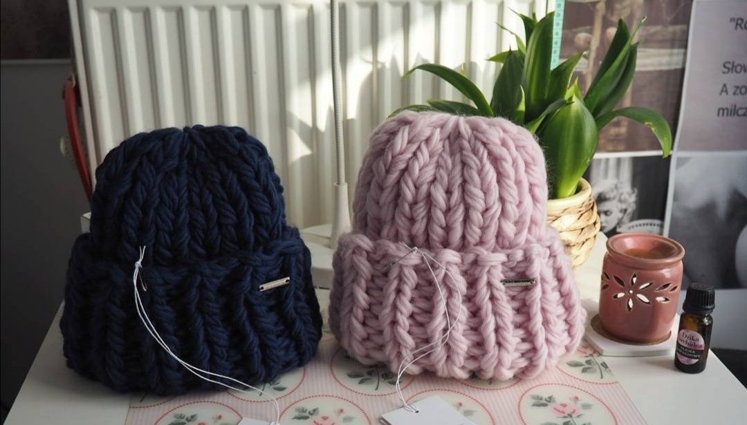 Czapka pudrowy róż handmade ręcznie robiona na drutach wełna 100%