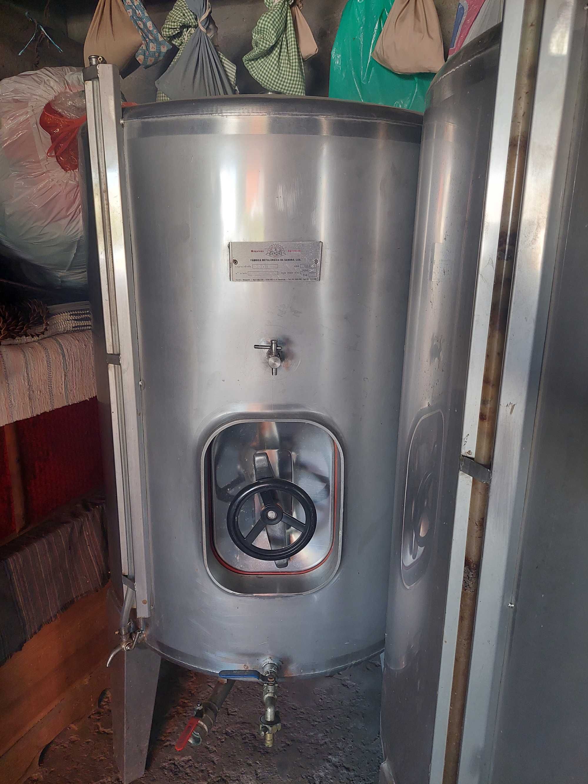 2 cubas de inox (500L e 750L)