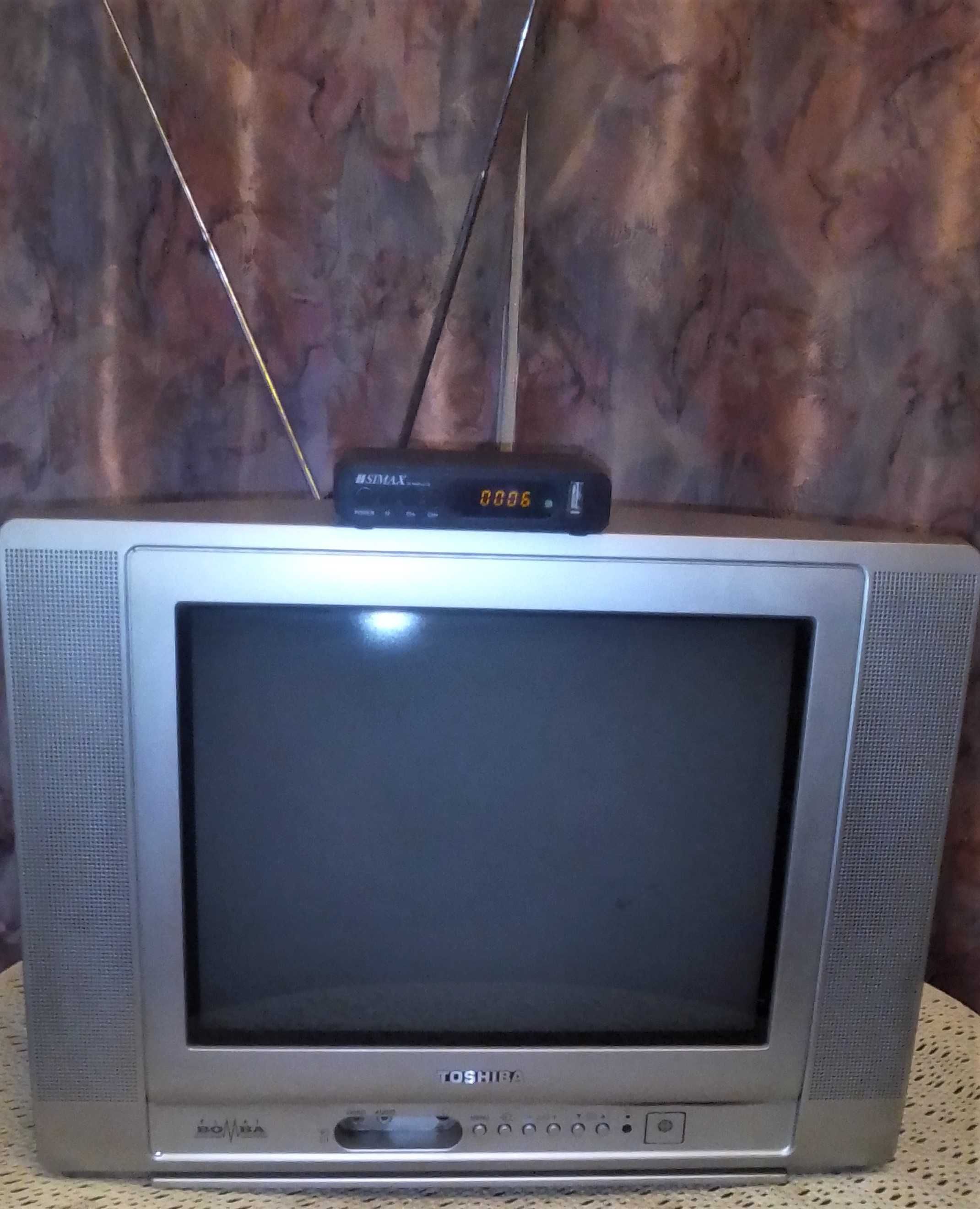Телевизор TOSHIBA . T2  SIMAX . В комплекте.