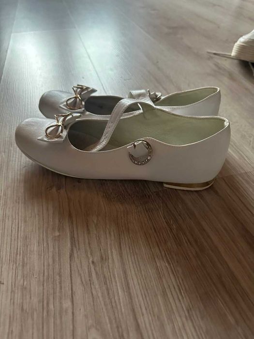 Sprzedam śliczne buty komunijne. Założone tylko raz
