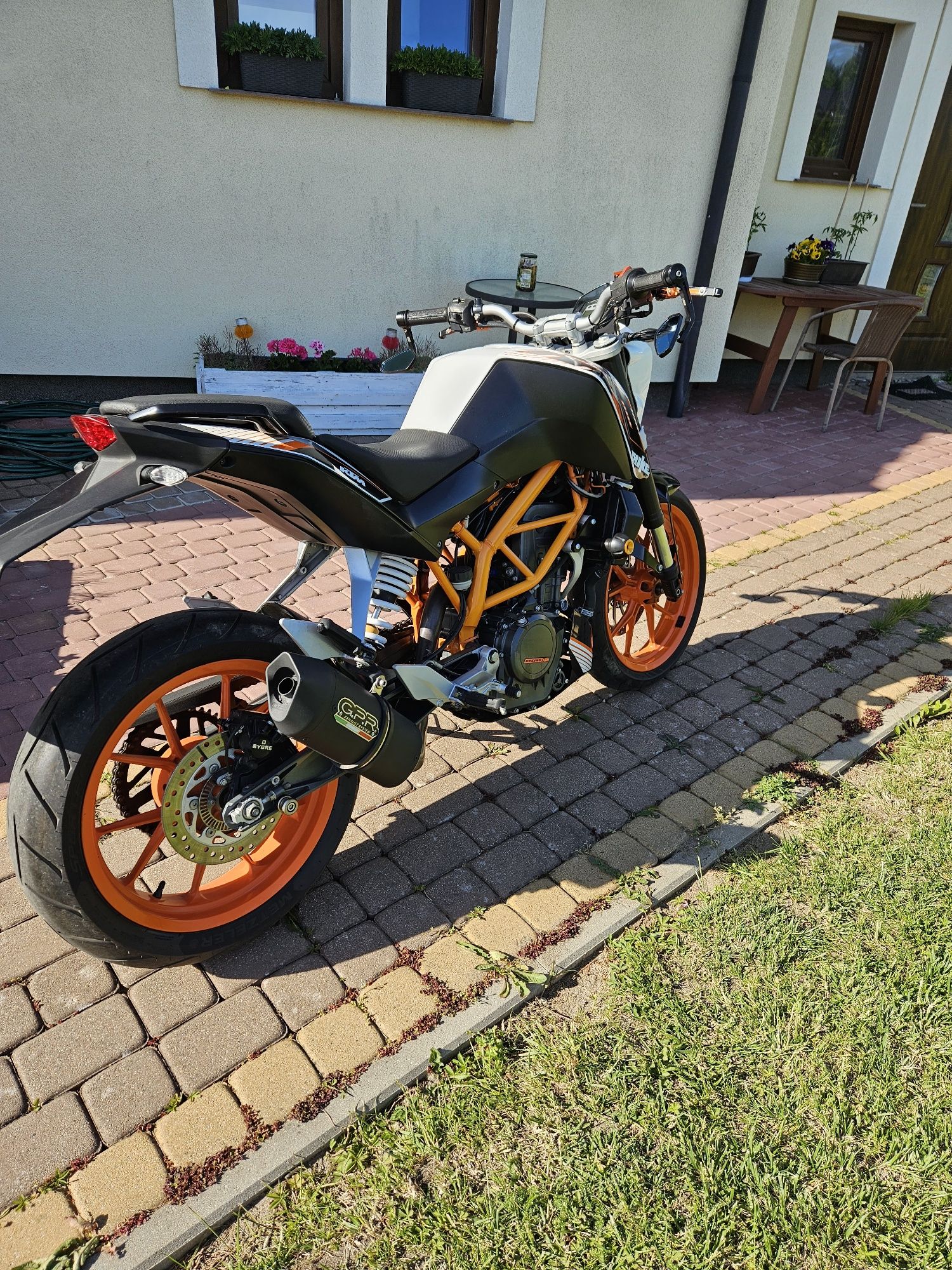 Motocykl KTM DUKE 390