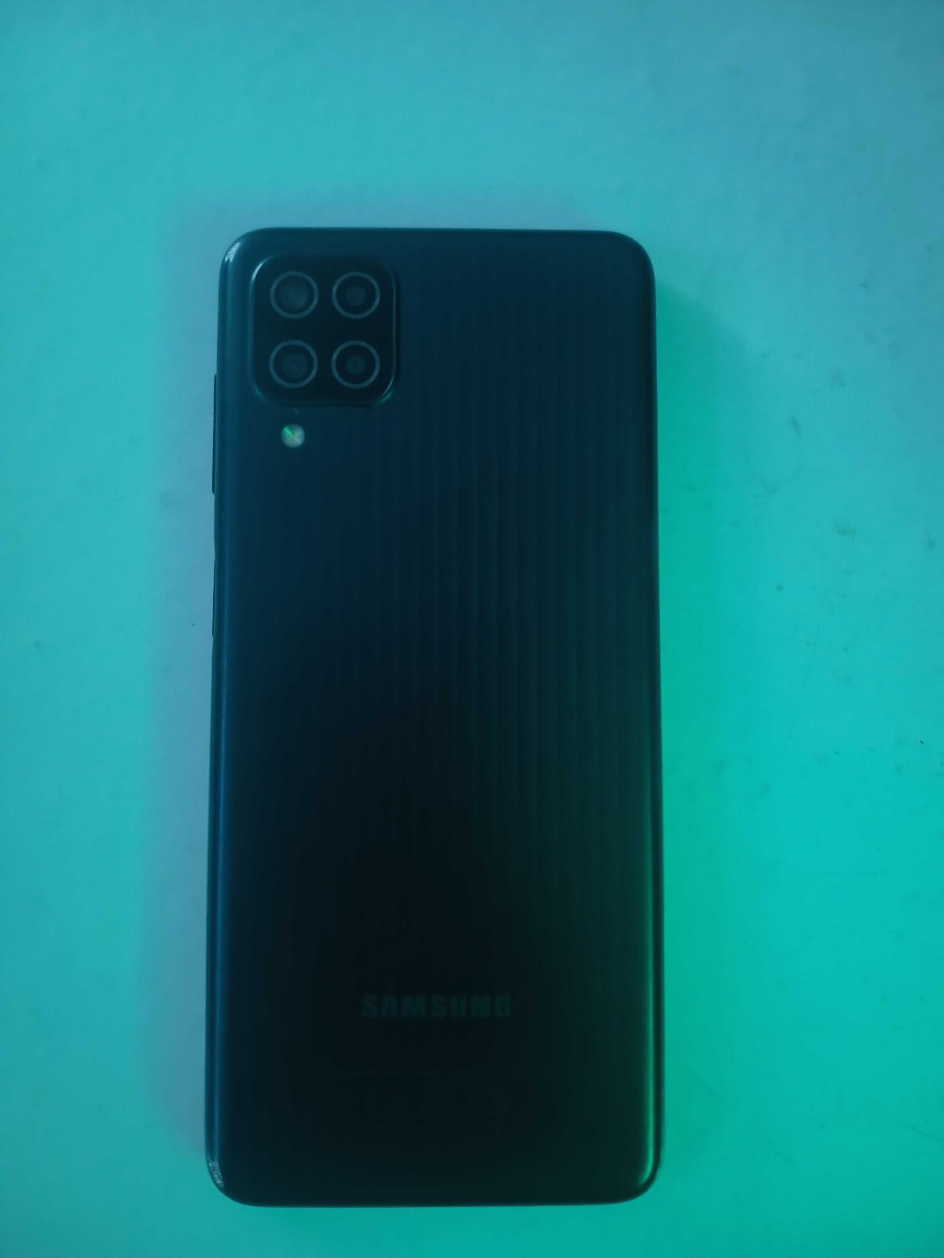 Продам телефон Samsung M12