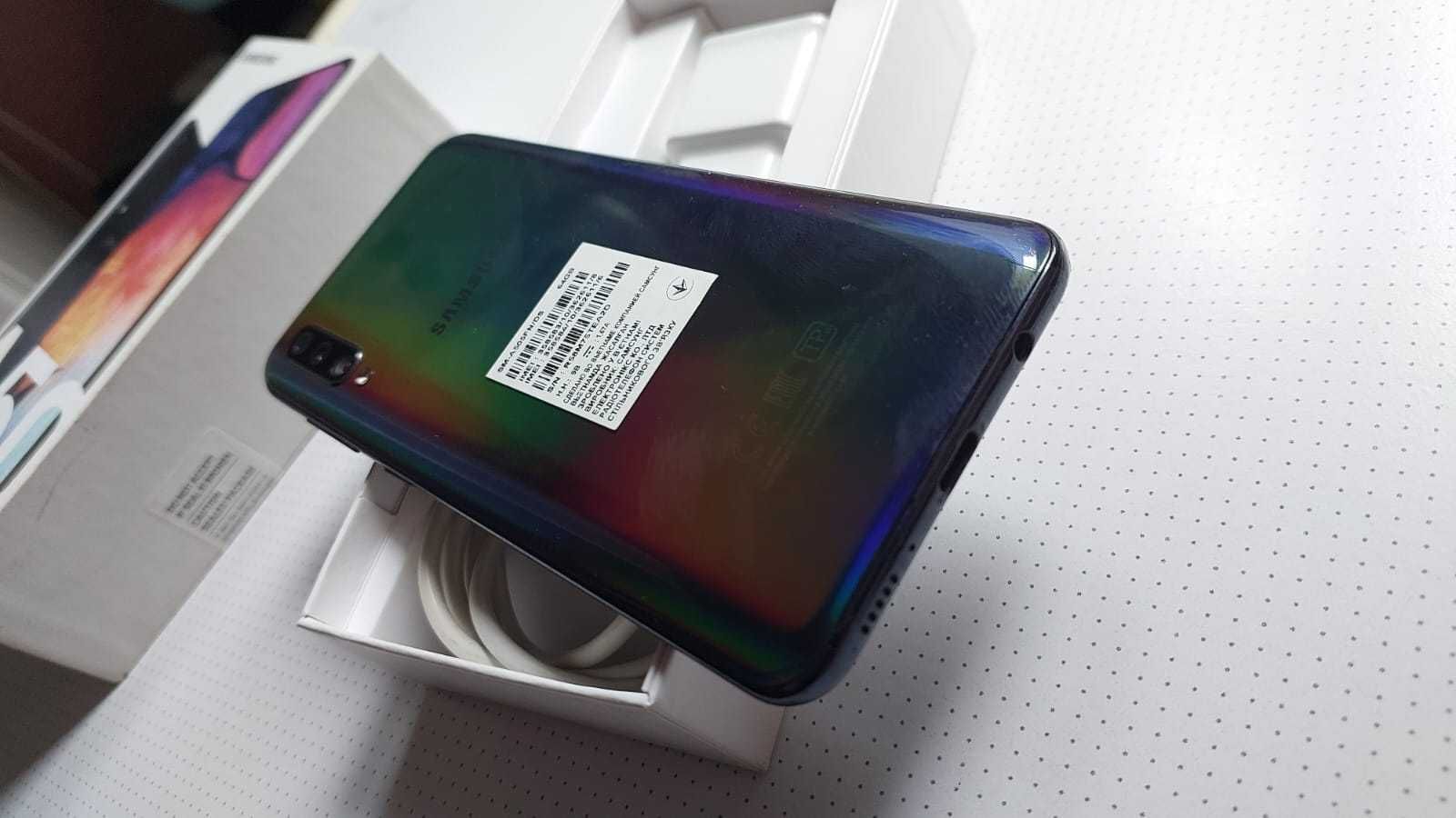 Телефон Samsung Galaxy A50 4-64 ГБ Чорний
