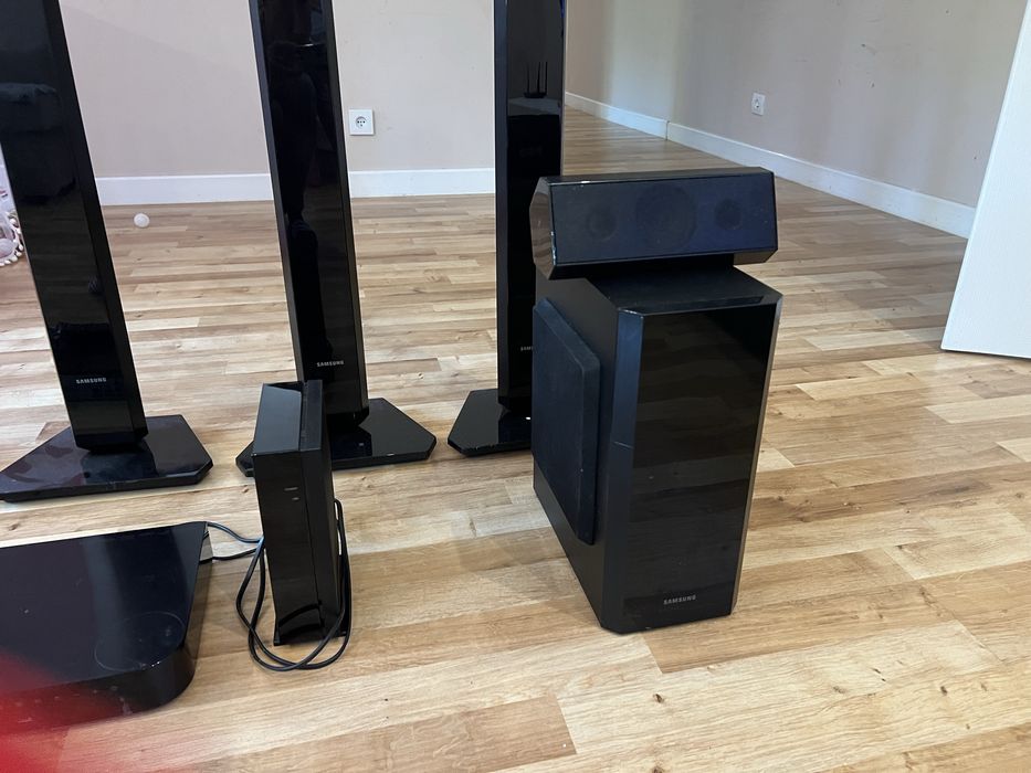 Kino domowe samsung tylne glosniki bezprzewodowe