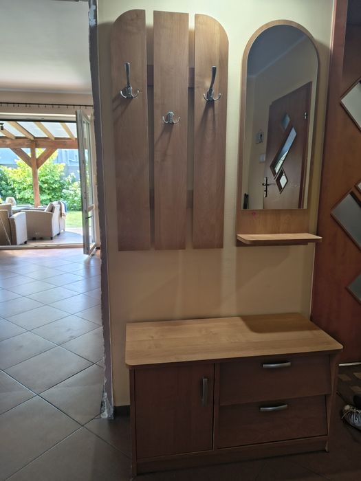 Przedpokój z lustrem