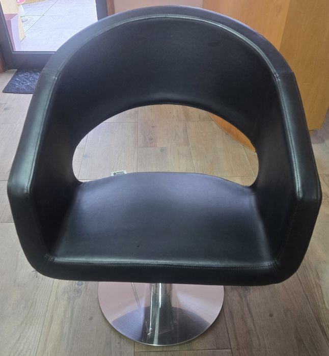 Duas cadeiras de cabeleireiro