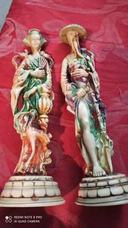 Dwie figurki z alabastru