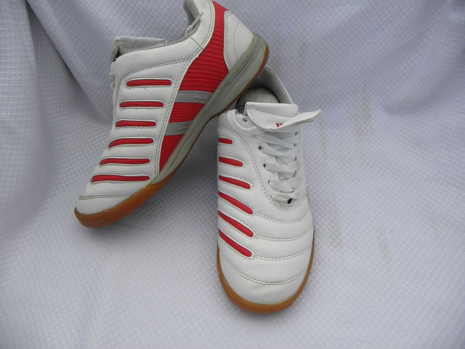 buty sportowe dziecięce młodzieżowe halowe wiązane rozmiar 38