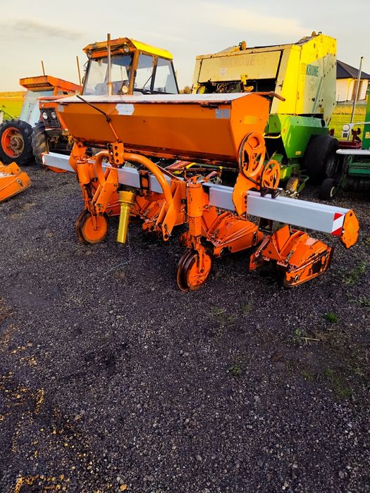 Glebogryzarka międzyrzedowa, 7 sekcyjna do truskawek, warzyw