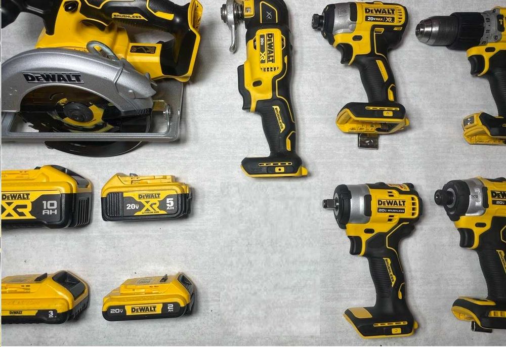 Інструмент Dewalt