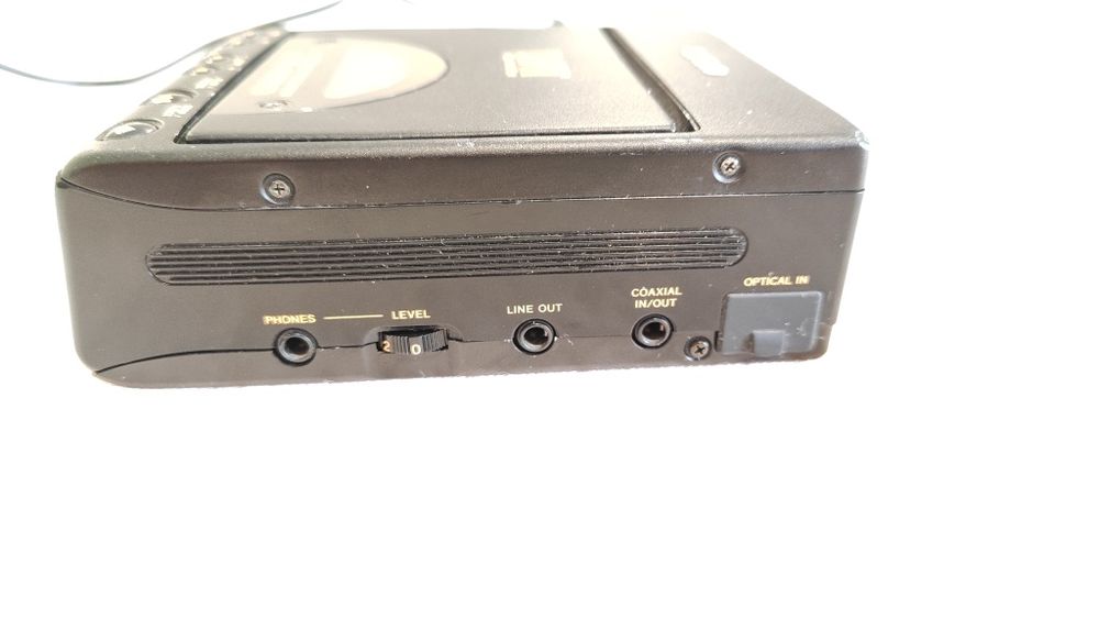 Walkman Casio DA-R100 – przenośny rejestrator/odtwarzacz DAT
