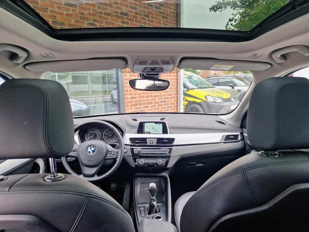 Magnifico BMW X1 Drive Advantage com Black Pack