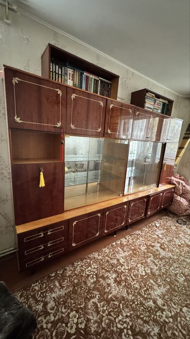 Віддам безкоштовно стінку.