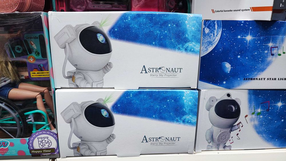 Нічник проектор космонавт зоряне небо австронавт