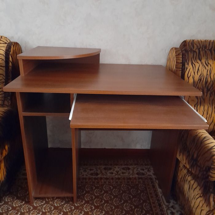 Компьютерний , письмовий стіл