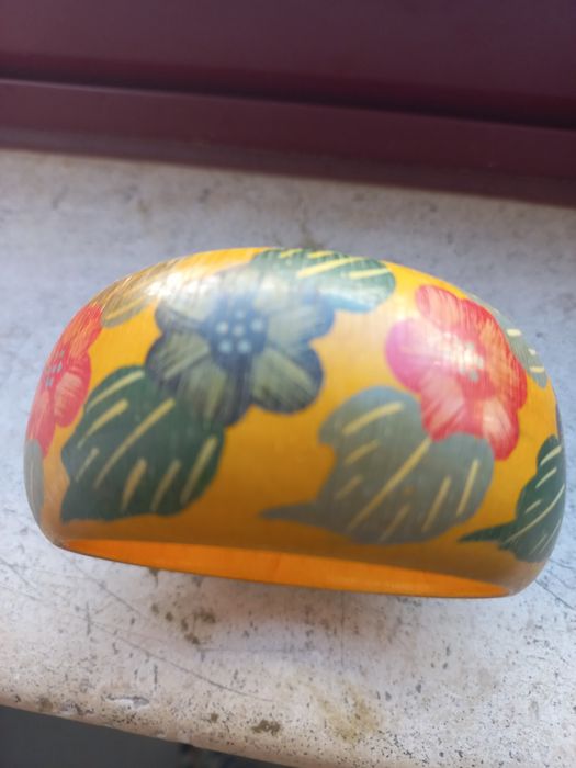 Arte Africana,  pulseira  em madeira ,pintada a mão. IMPECÁVEL