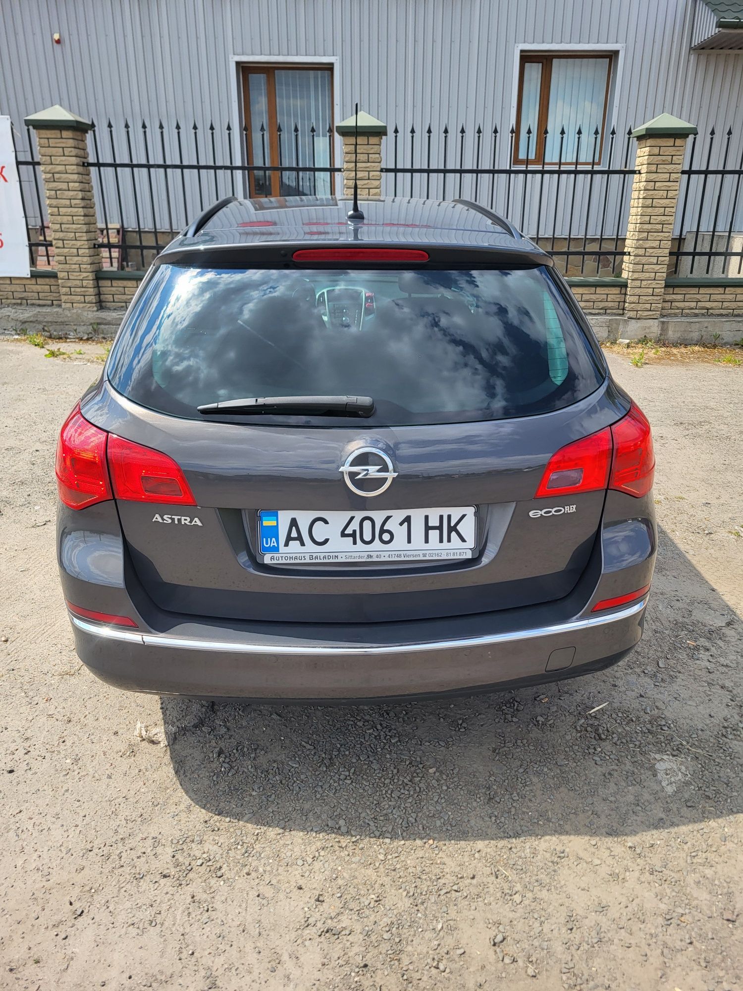 Продам opel astra j 1 7 cdti