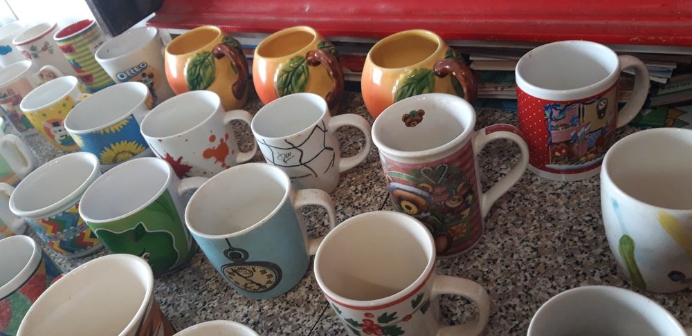 Conjunto de 70 Canecas Diversas Antigas/Recentes