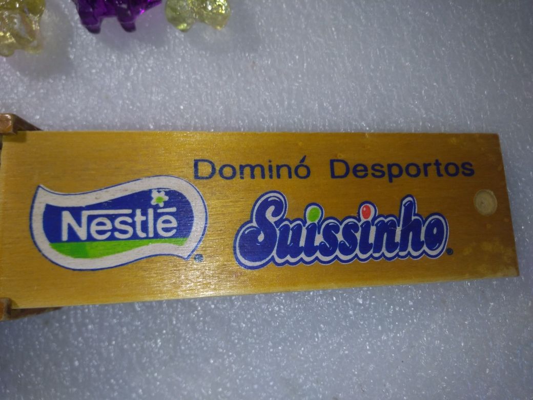 antigo dominó em madeira da Nestlé